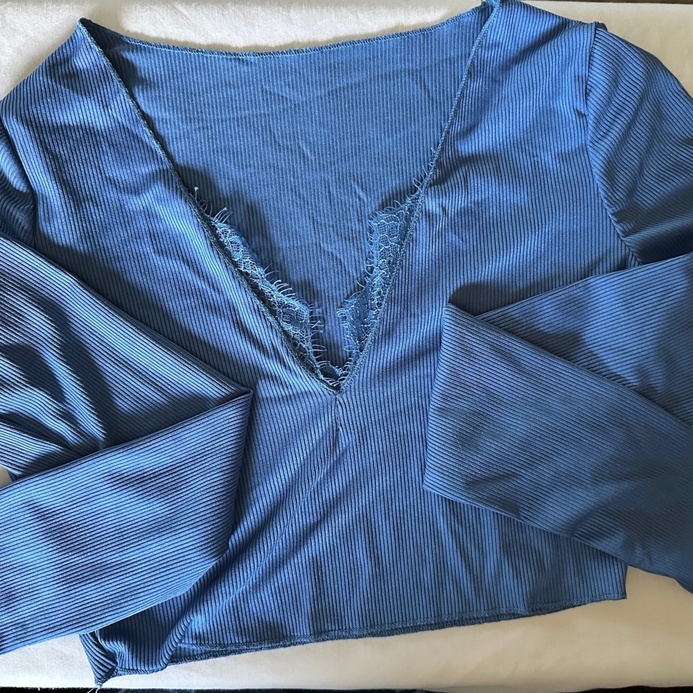 V-Neck Long Sleeve Blue Ribbed Crop Top Size: Small